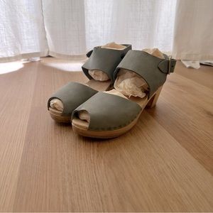 Bryr - Miranda Peep-toe Block Heel in Agave Size 7